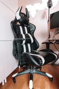 Which chair is good and comfortable for gaming